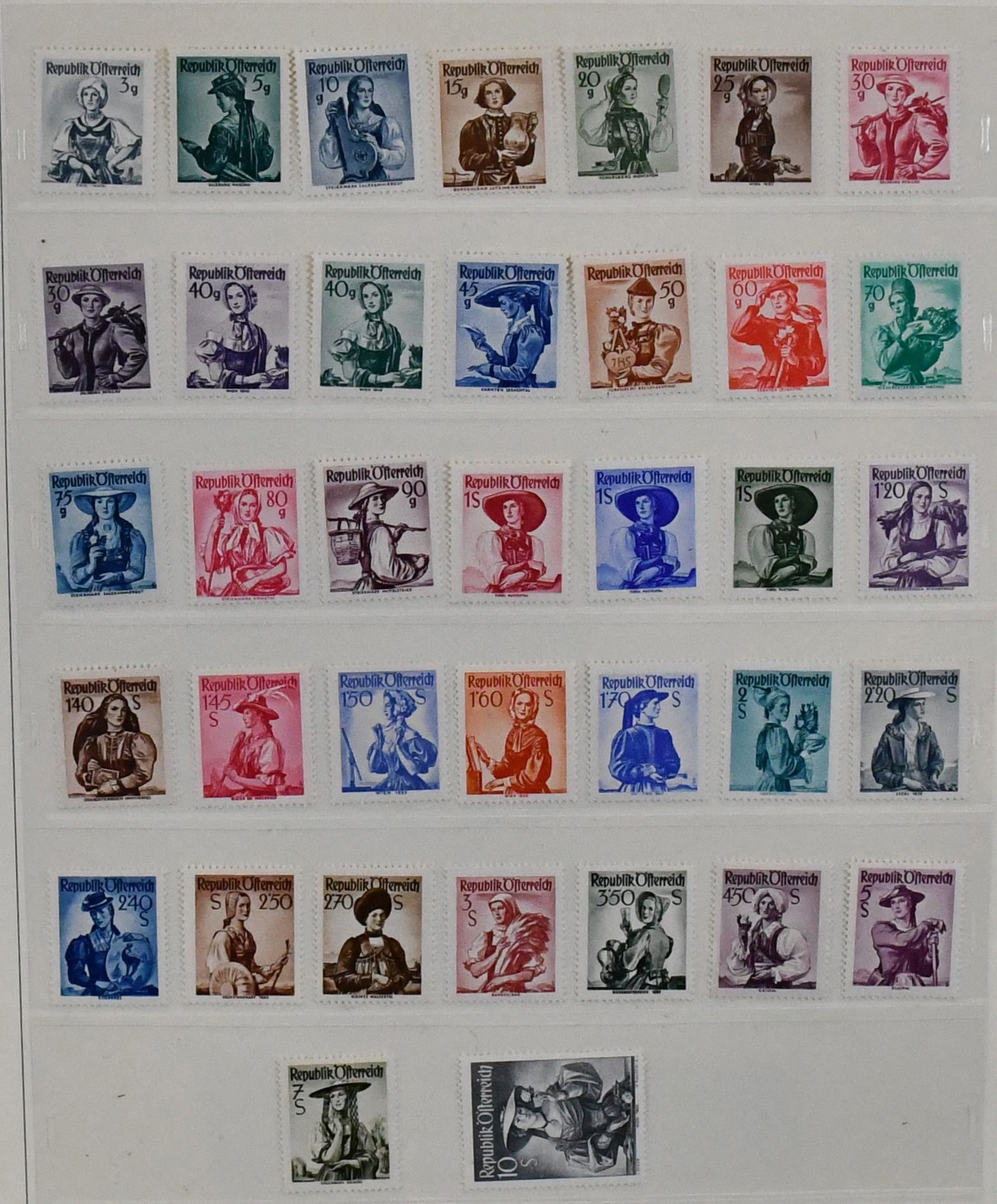 Austria, 1945/2001, kompletny zbiór w stanie świeżym od nr 697, w dwóch albumach